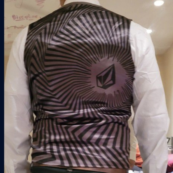 Volcom Vest - Picture 3 of 3